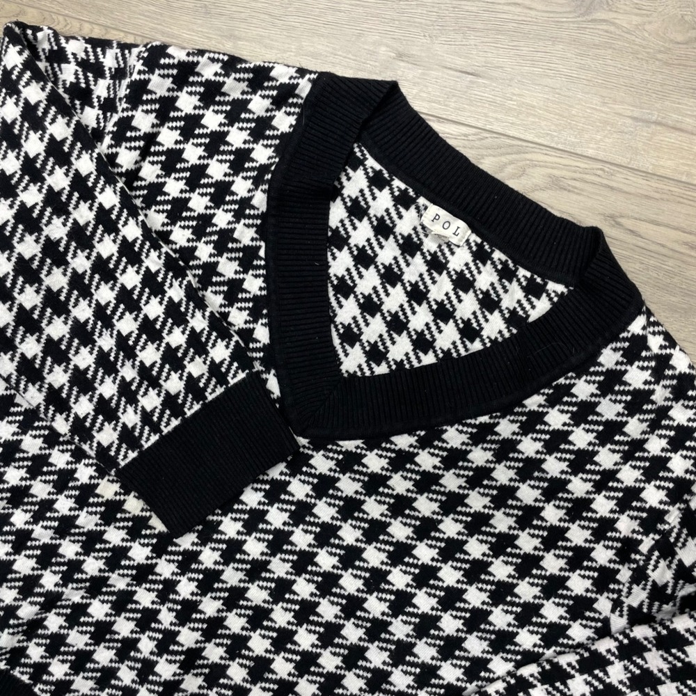 POL Sweater Women Medium Black White Houndstooth V-Neck Pullover YST132